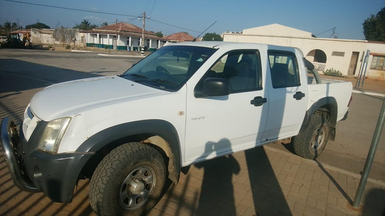 ISUZU KB250D · — imagen 2