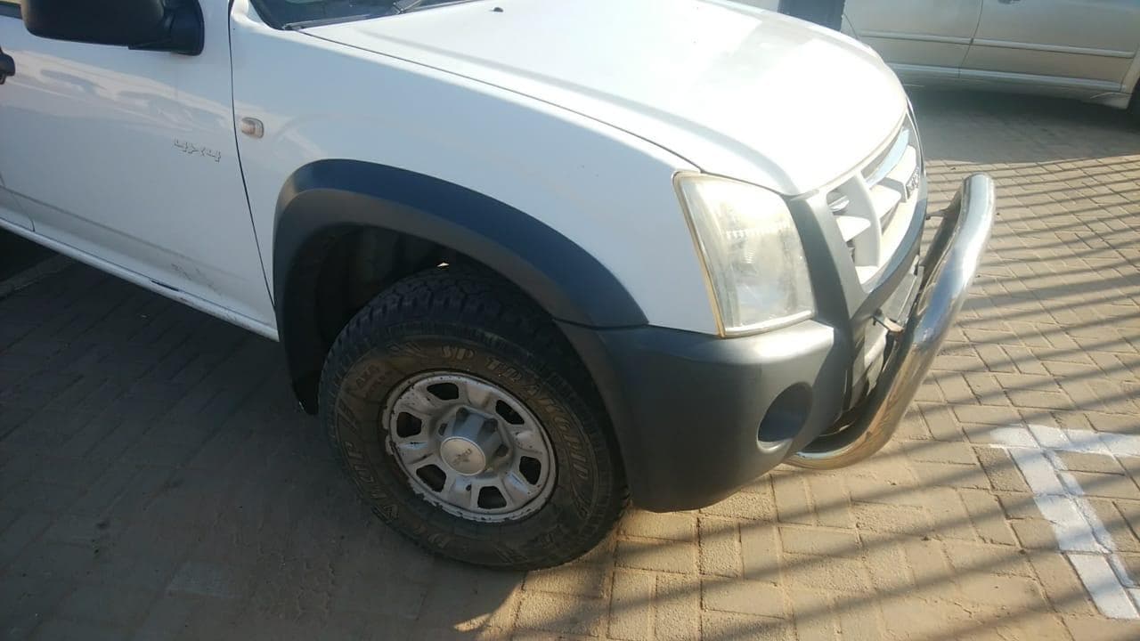 ISUZU KB250D · — imagen 10
