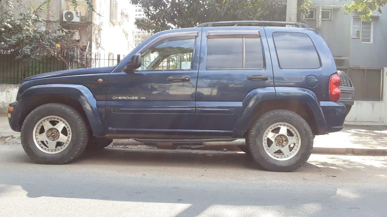 Jeep Cherokee · — image 3