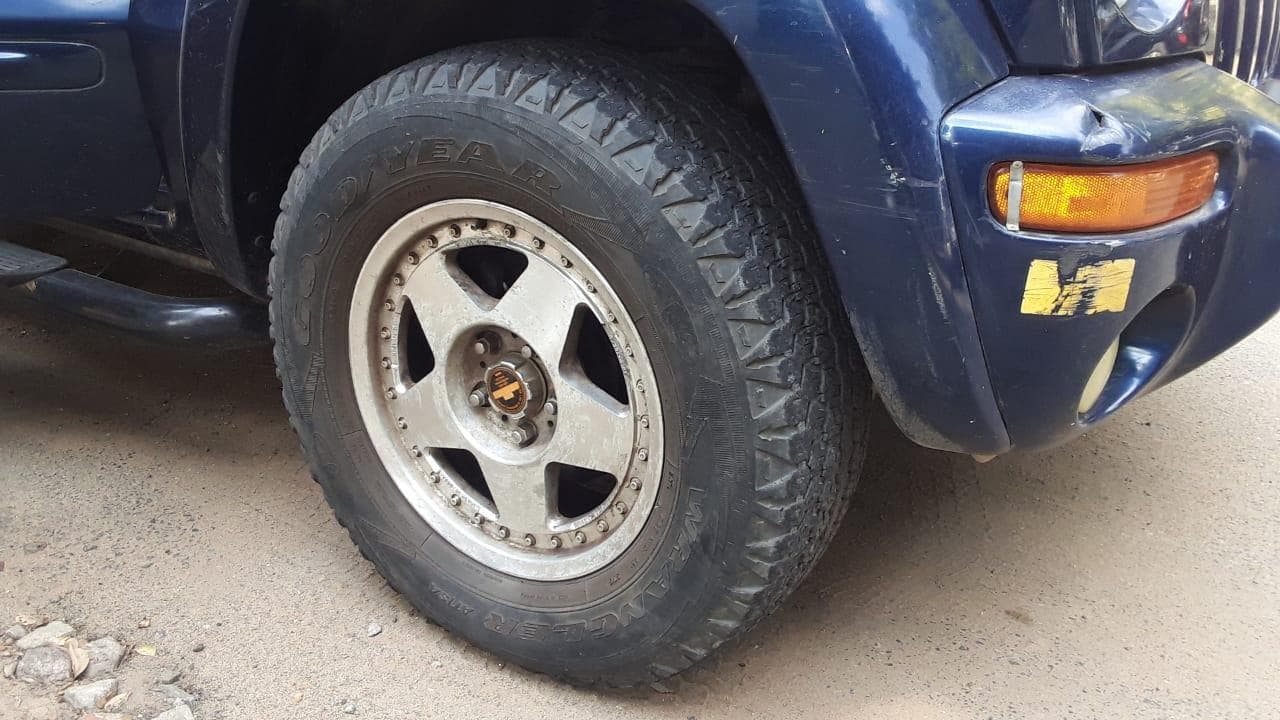 Jeep Cherokee · — image 12