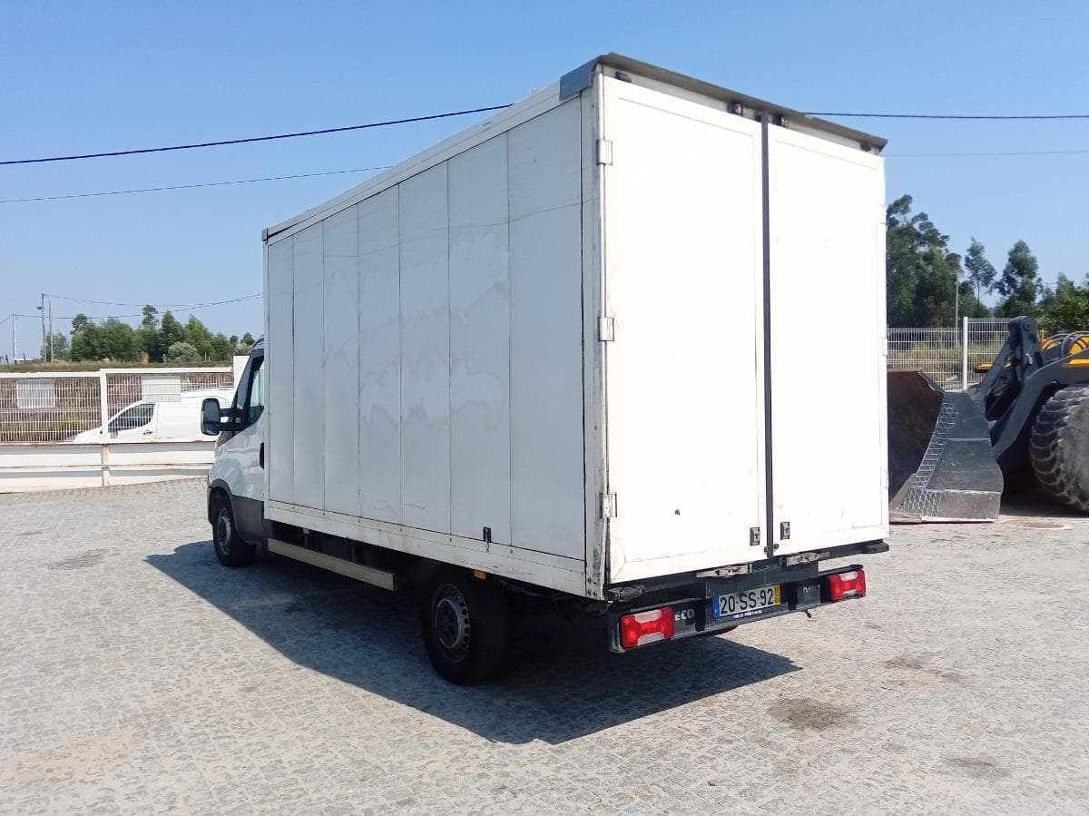 Iveco Daily 35.140 · Ano 2017 — imagem 6