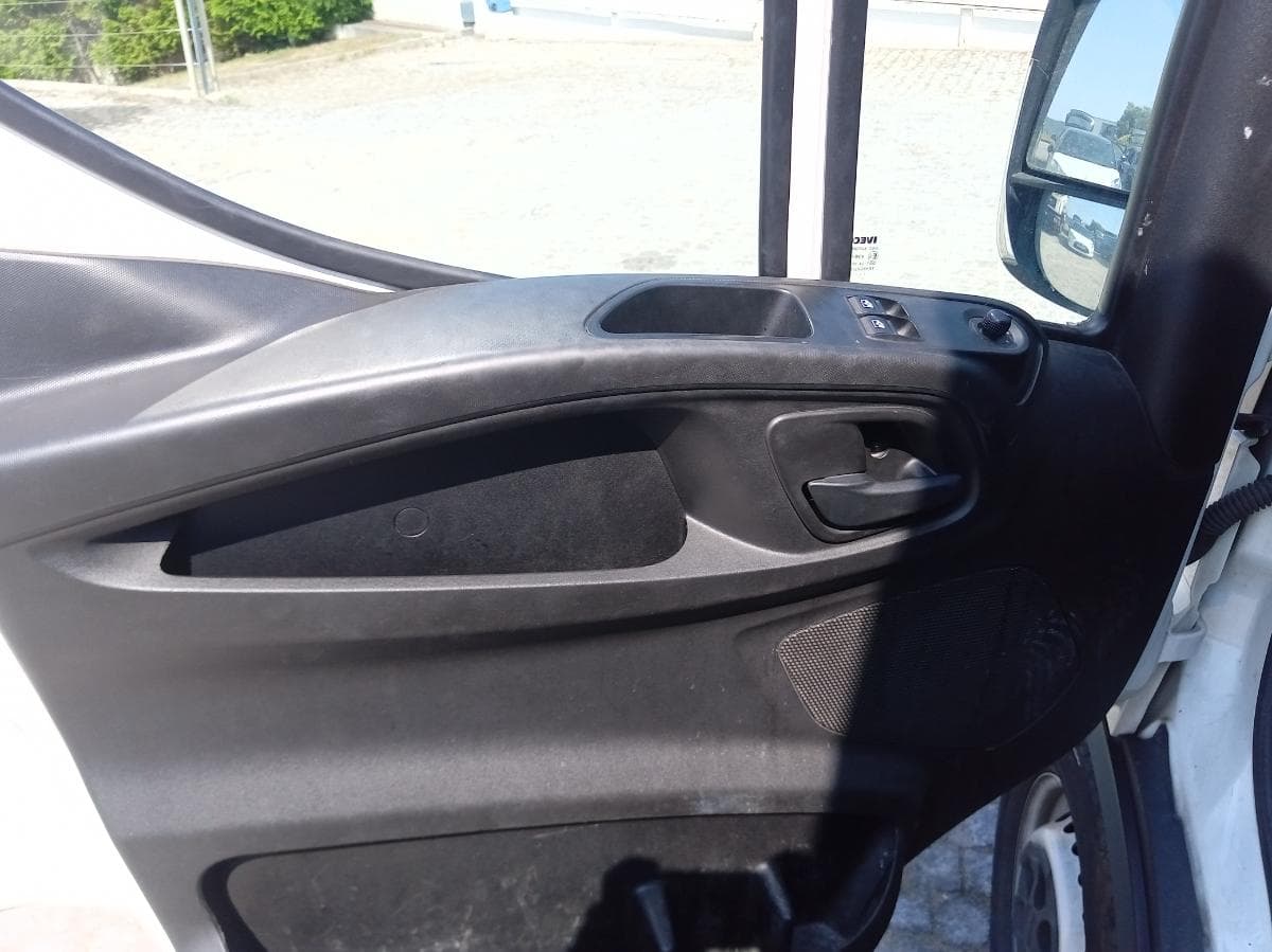 Iveco Daily 35.140 · Ano 2017 — imagem 22