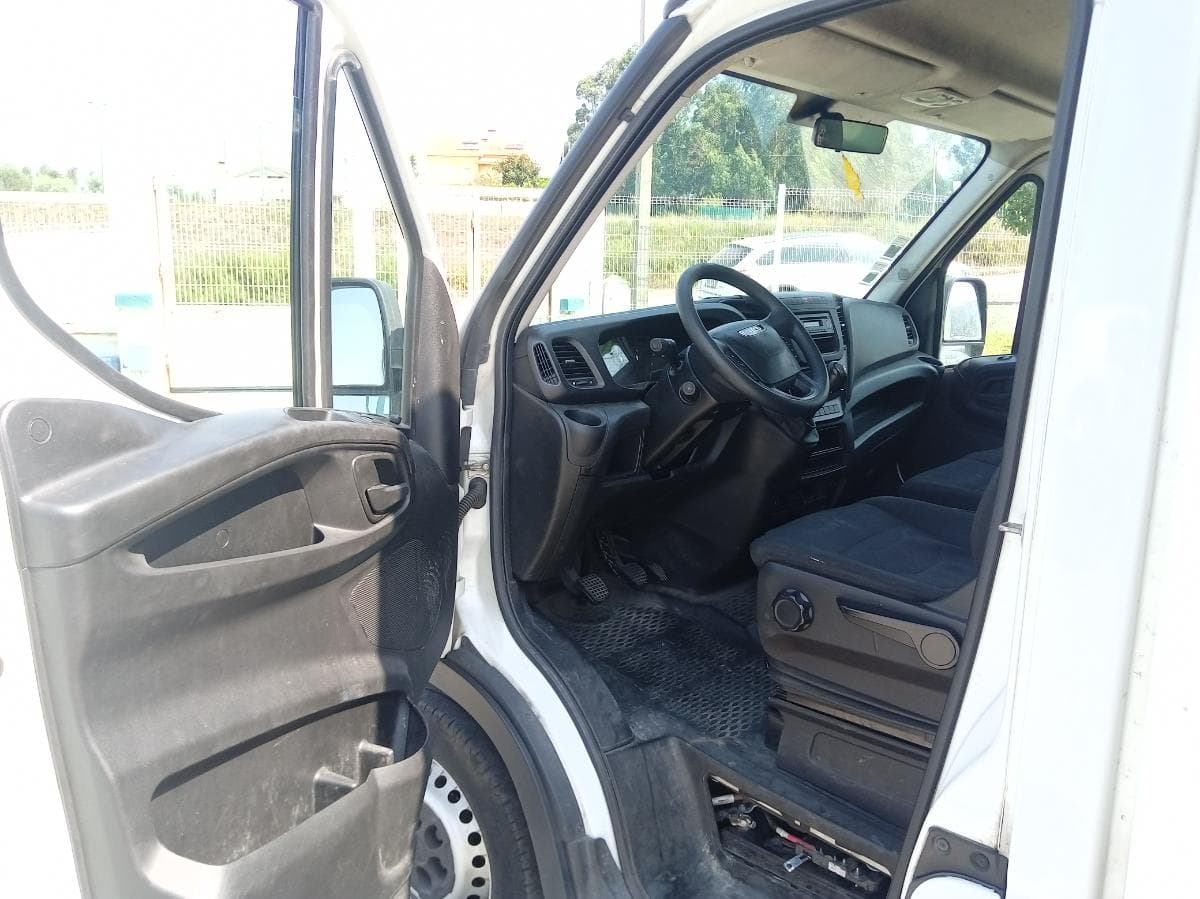 Iveco Daily 35.140 · Ano 2017 — imagem 19