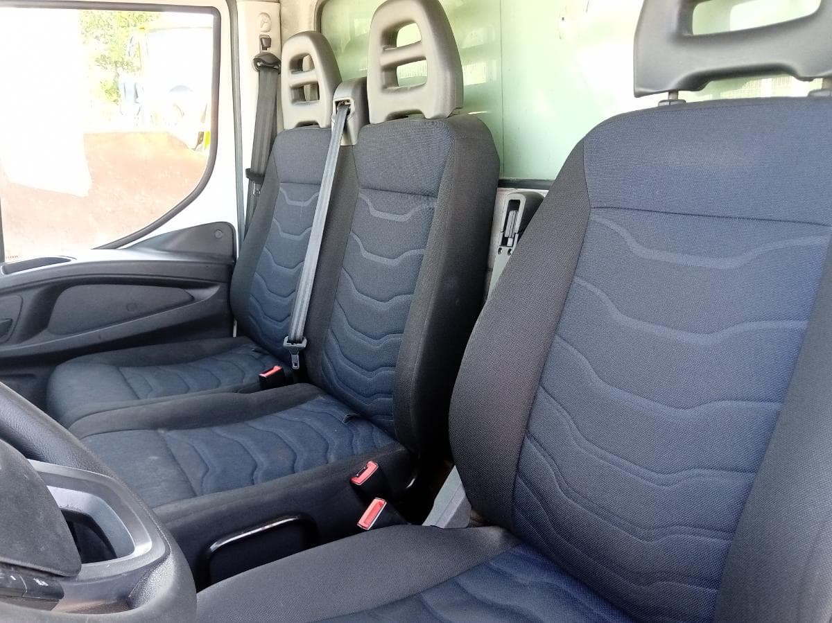 Iveco Daily 35.140 · Ano 2017 — imagem 38