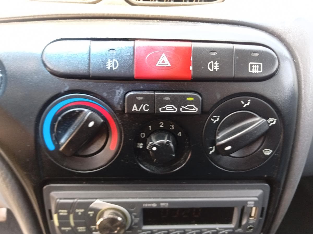 Hyundai Lantra · Ano 1999 — imagem 25