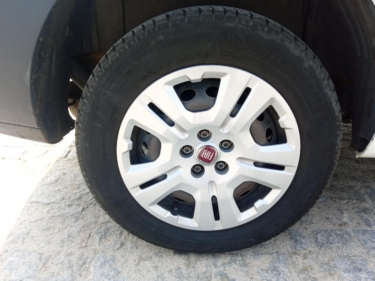 Fiat Doblo 1.6 · Ano 2015 — image 22
