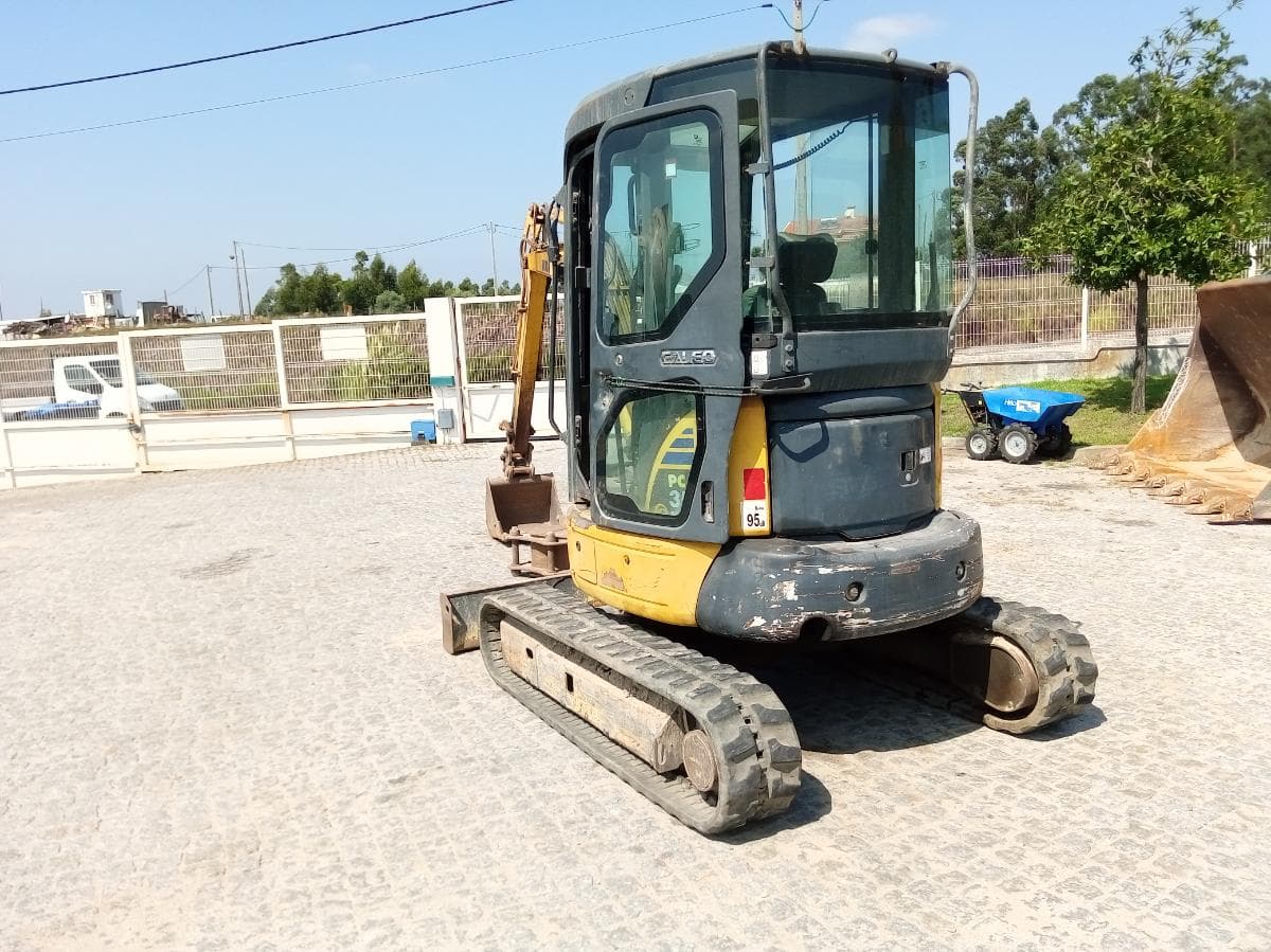 Mini Giratória Komatsu PC 35 · Ano 2005 — imagen 6