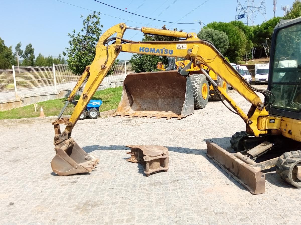 Mini Giratória Komatsu PC 35 · Ano 2005 — imagen 5