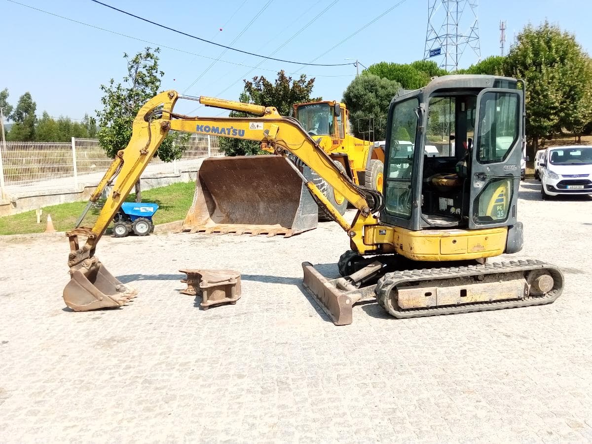 Mini Giratória Komatsu PC 35 · Ano 2005 — imagen 3