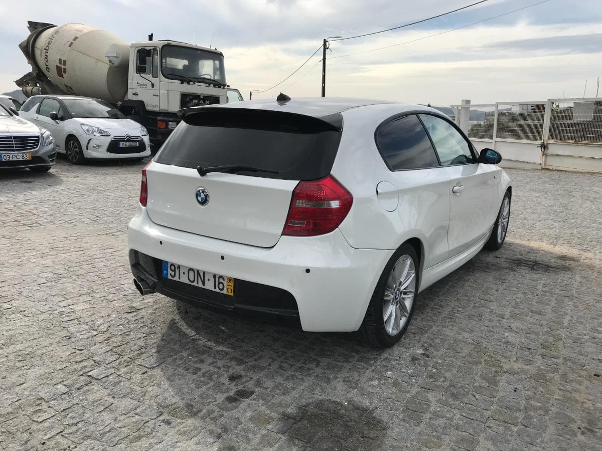 BMW 118D · Ano 2009 — imagem 4