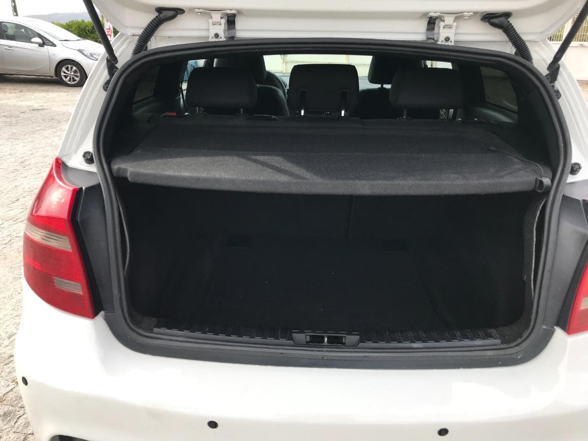 BMW 118D · Ano 2009 — imagem 8