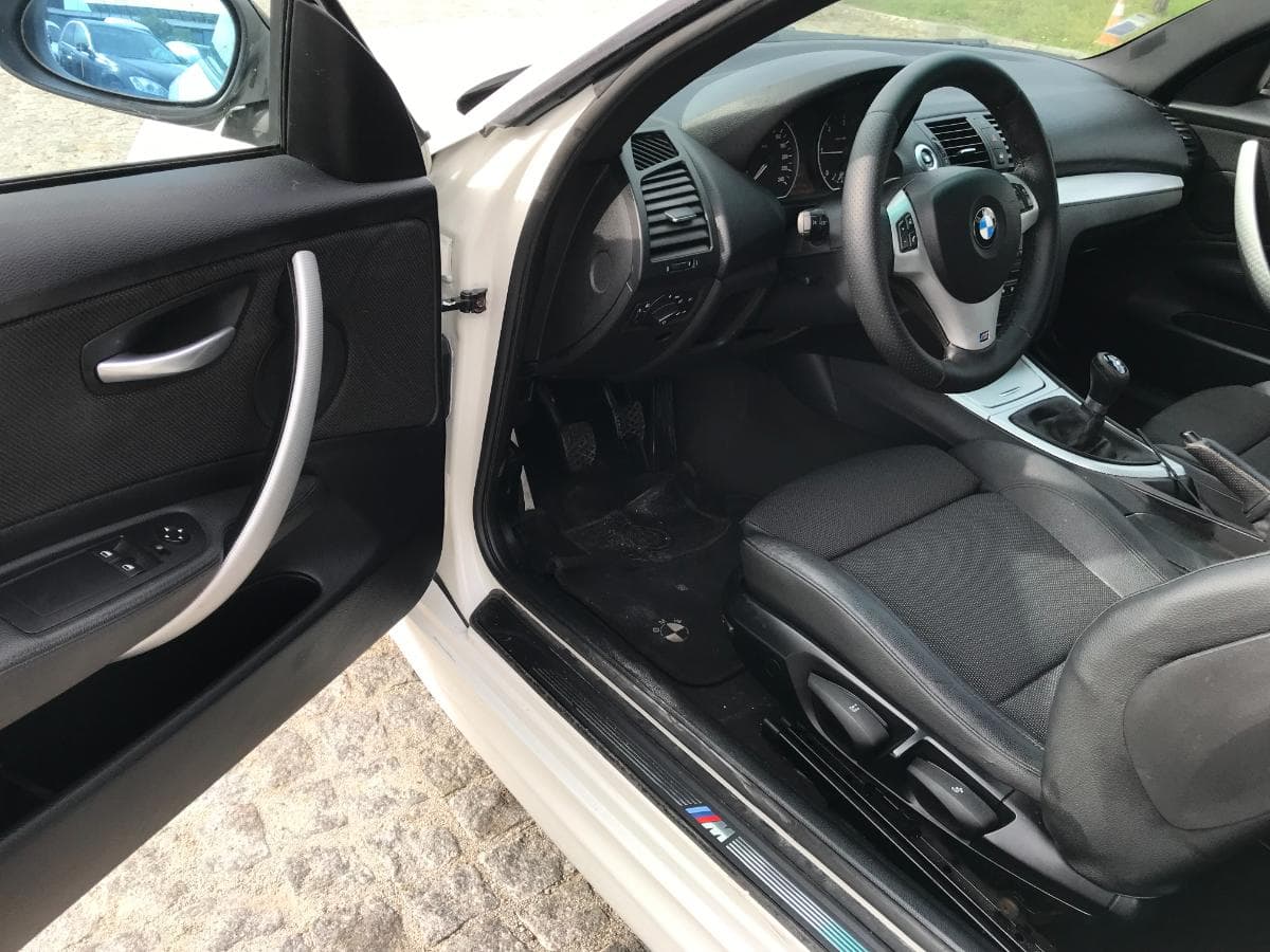 BMW 118D · Ano 2009 — imagem 12
