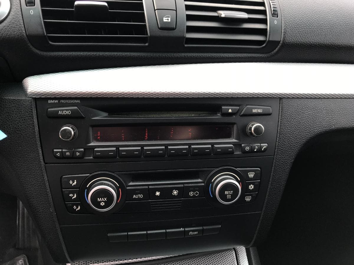 BMW 118D · Ano 2009 — imagem 18