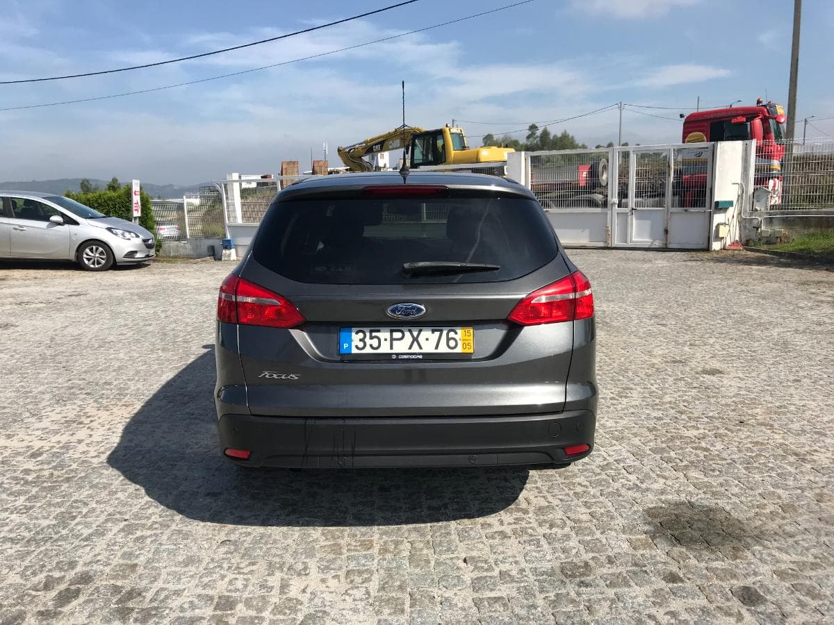 Ford Focus 1.5 DCI · Ano  2015 — image 4