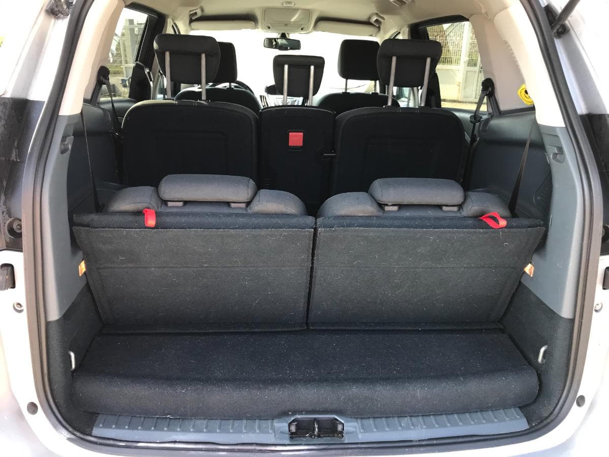 Ford Grand C-Max1.6 CDTI · Ano 2011 — imagen 9