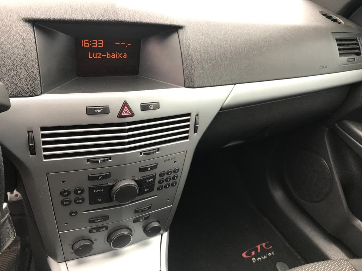 Opel Astra 1.9 CDTI · Ano 2007 — imagem 21