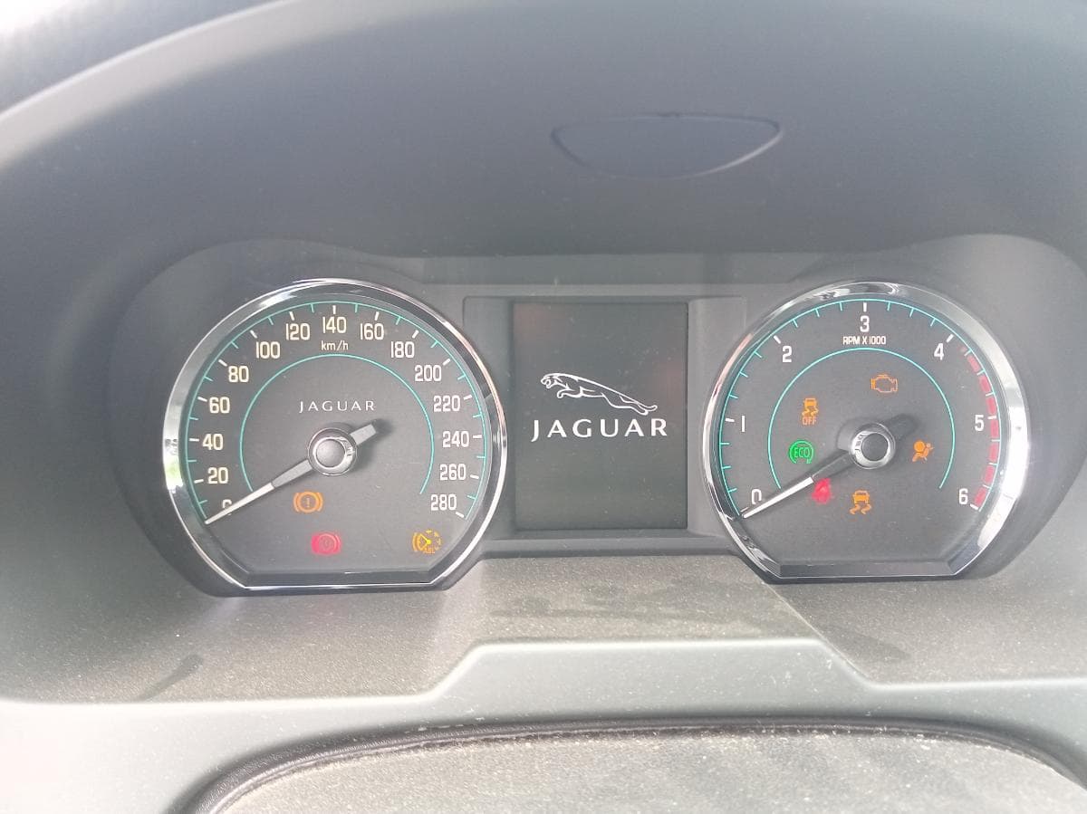 Jaguar XF 2.2 Luxury · Ano 2013 — imagem 27