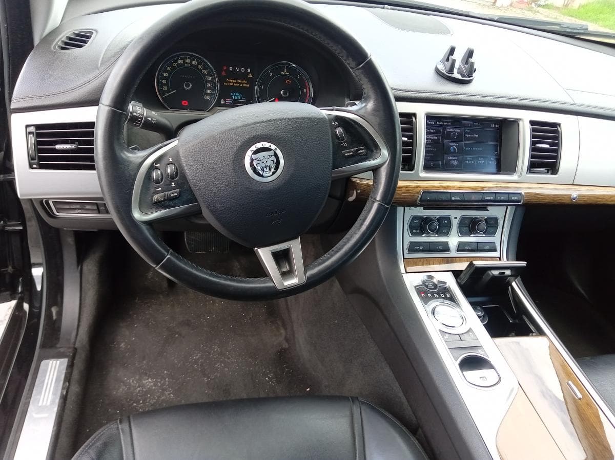 Jaguar XF 2.2 Luxury · Ano 2013 — imagem 30