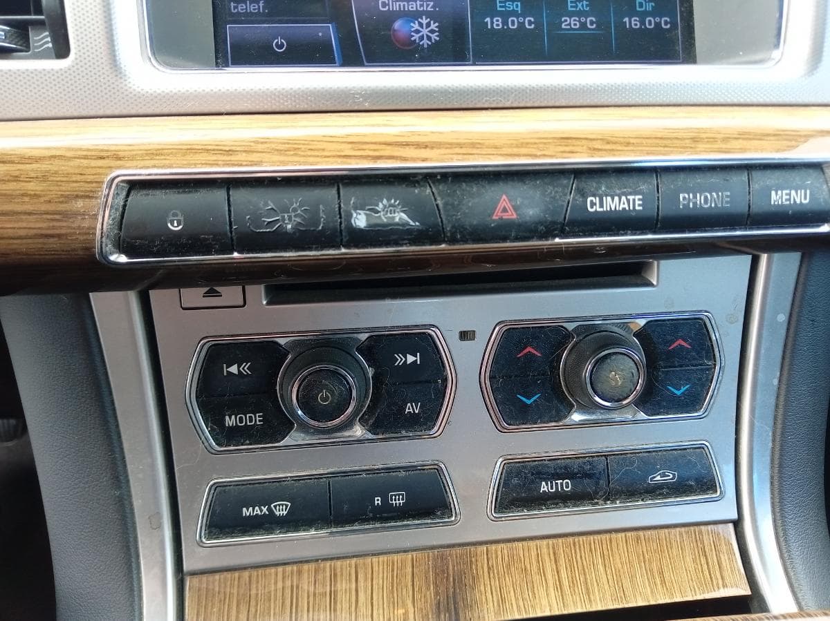 Jaguar XF 2.2 Luxury · Ano 2013 — imagem 35