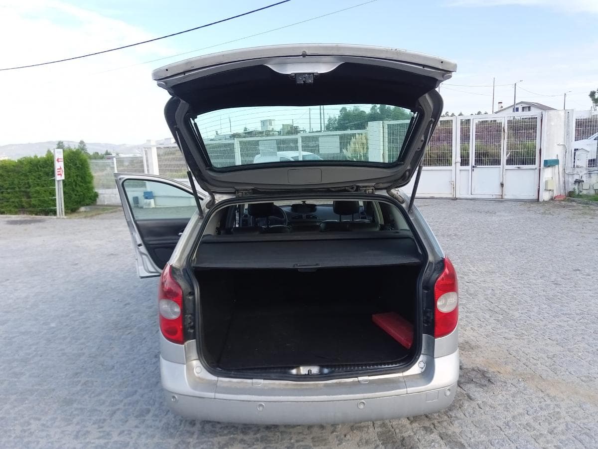 Renault Laguna · Ano 2005 — imagem 8