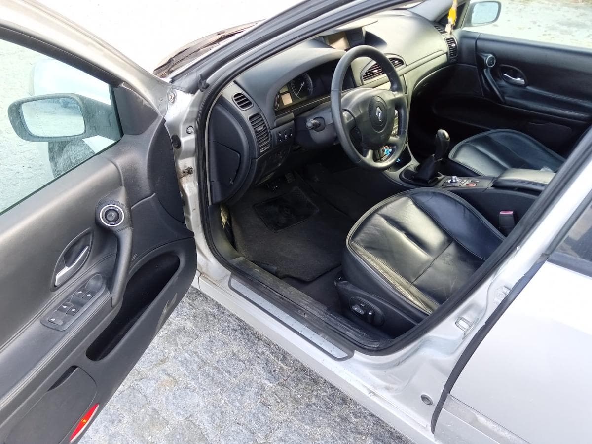 Renault Laguna · Ano 2005 — imagem 12