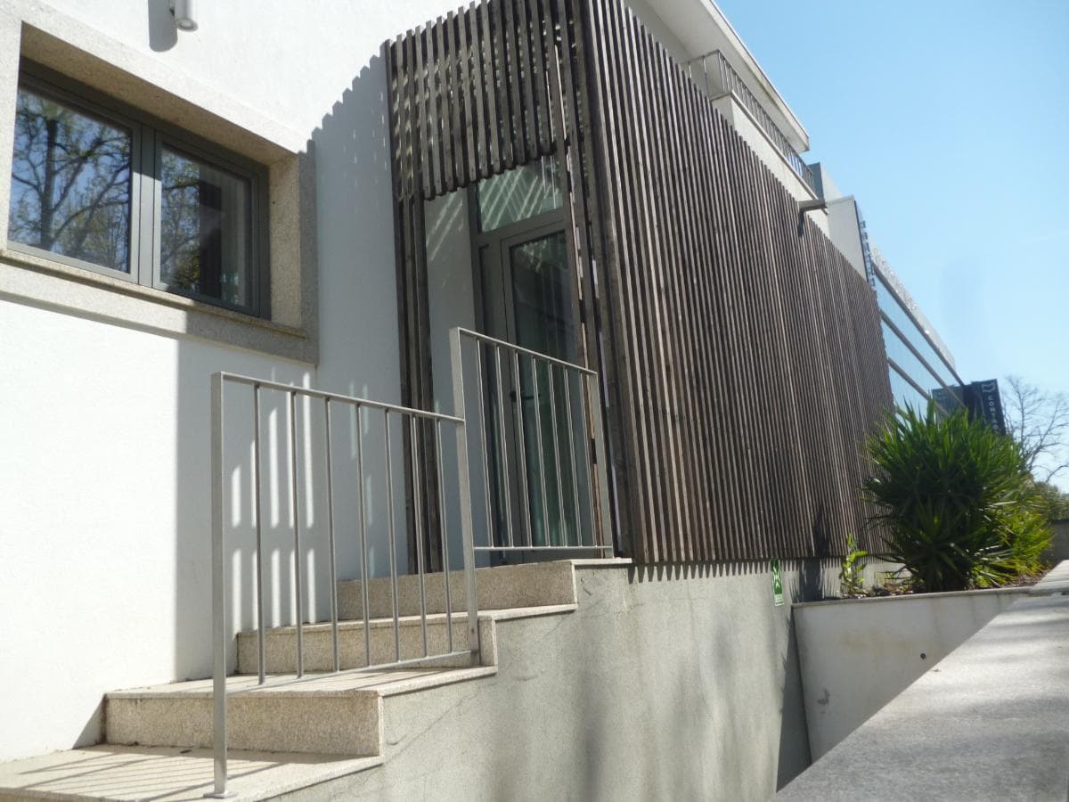 TOTALIDADE DOS LOTES · Edifício + Equipamento Informático e de Escritório + Mobiliário Diverso  · Paços de Ferreira — imagem 2