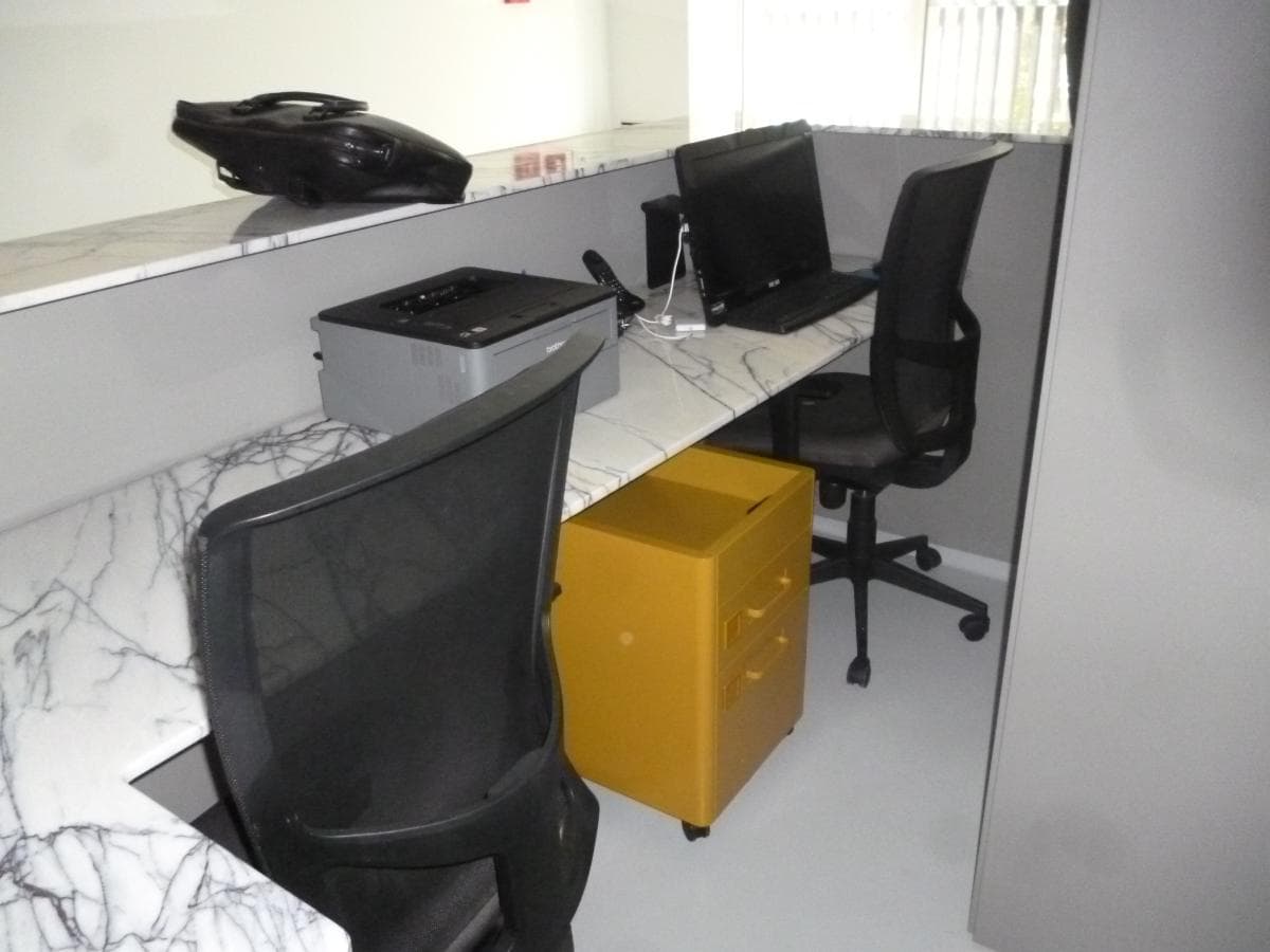 TOTALIDADE DOS LOTES (2 A 13) - Equipamento Informático e de Escritório + Mobiliário Diverso — imagem 9