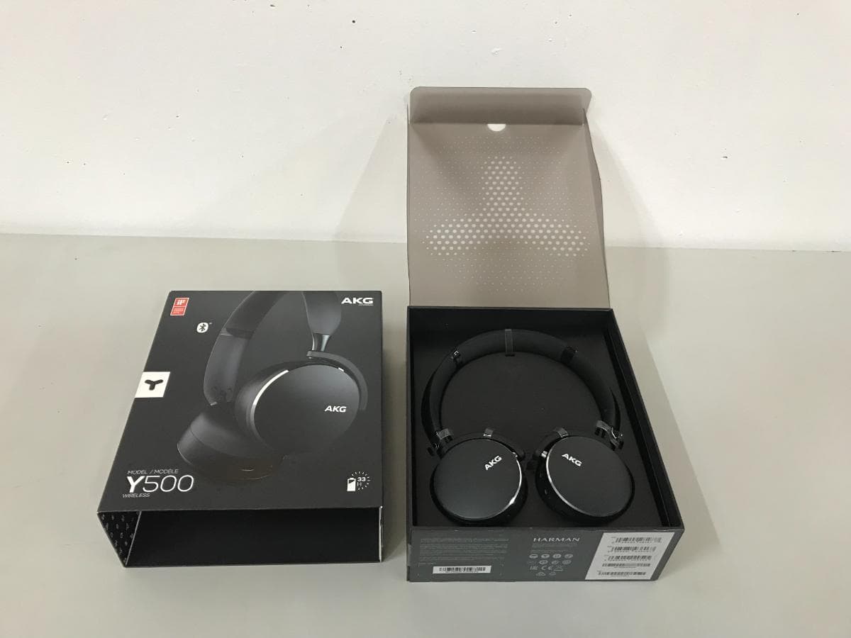 Headphones — image 2