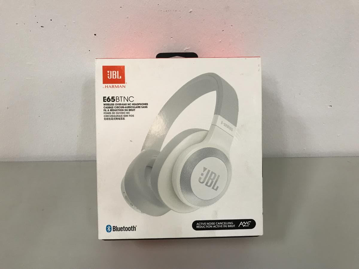 Headphones — image 2