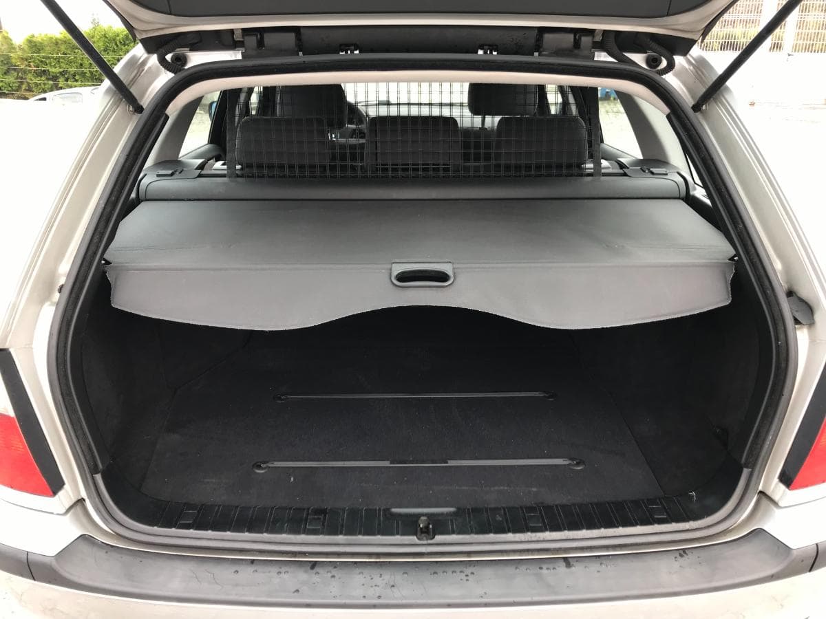 BMW 320D Touring · Ano 2003 — image 10