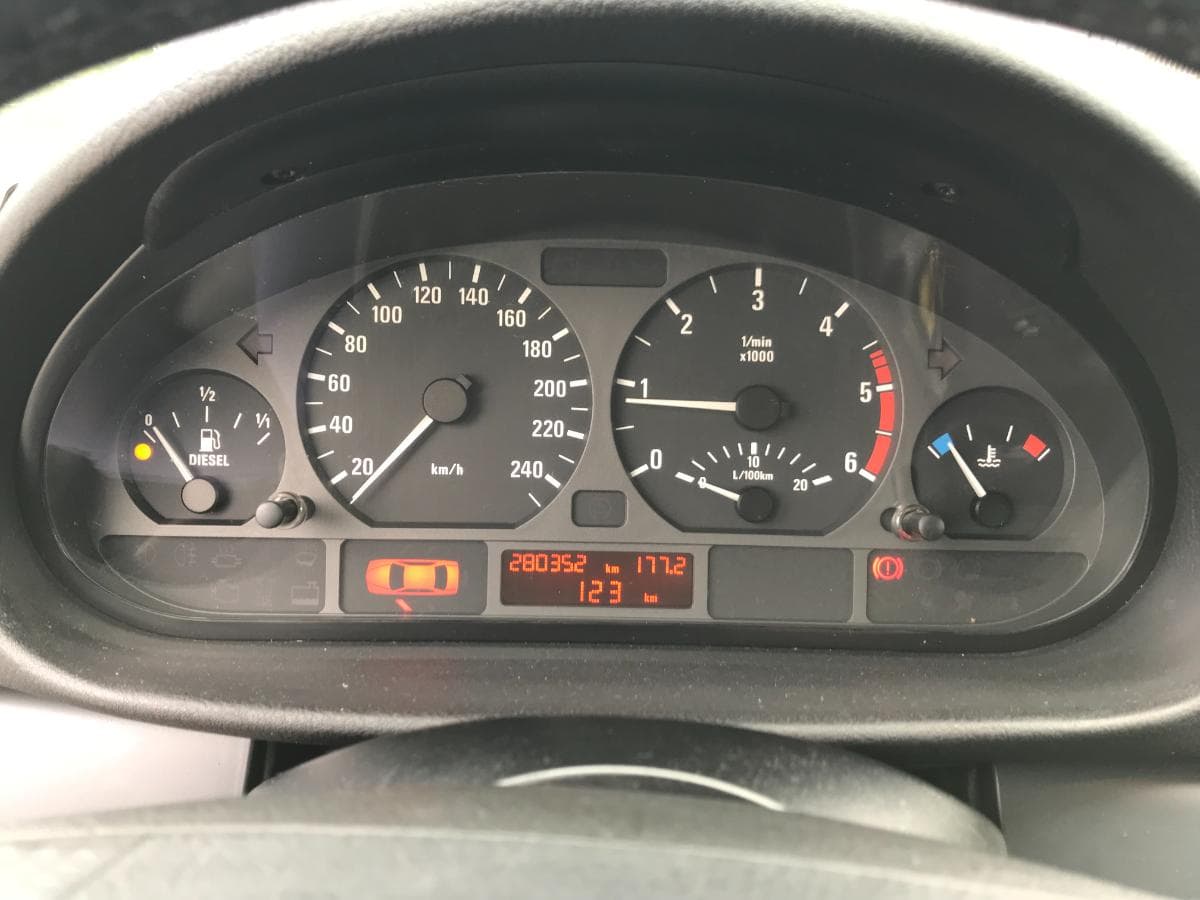 BMW 320D Touring · Ano 2003 — image 16
