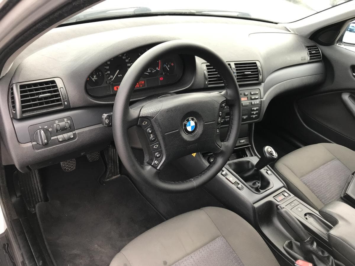 BMW 320D Touring · Ano 2003 — image 18
