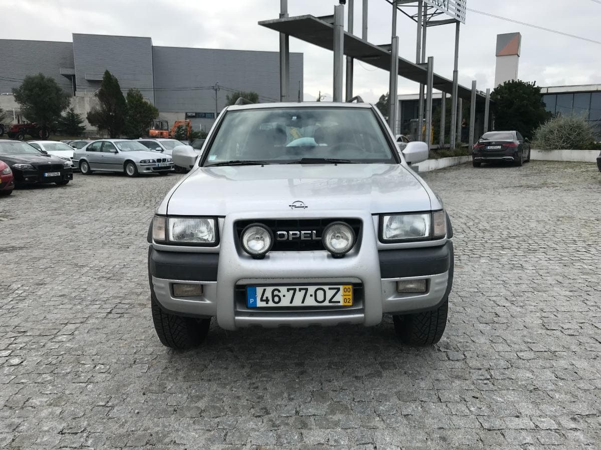 Opel Frontera 2.2 DTI · Ano 2000 — image 2