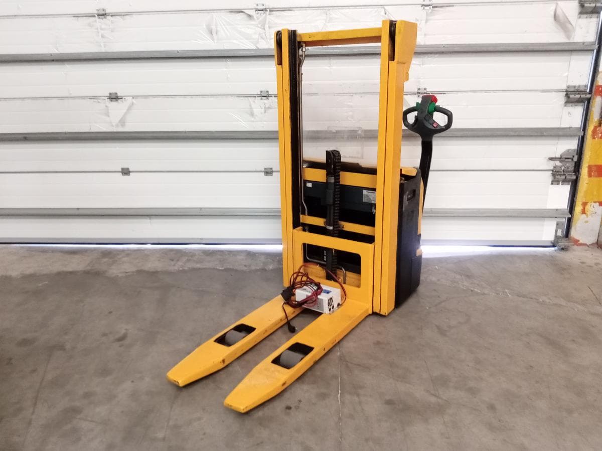 Stacker Jungheinrich EJC 14 · Elétrico · Ano 2001 — imagem 1