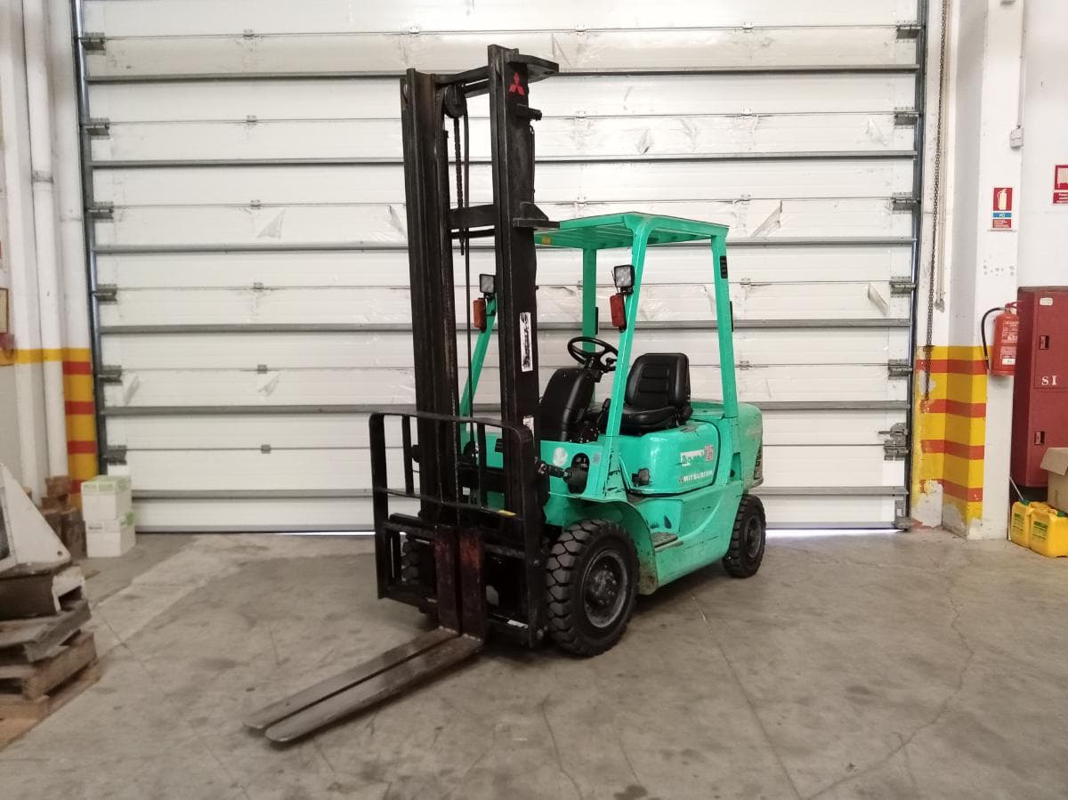 Empilhador Mitsubishi FD25K · Ano 1999 — imagem 2