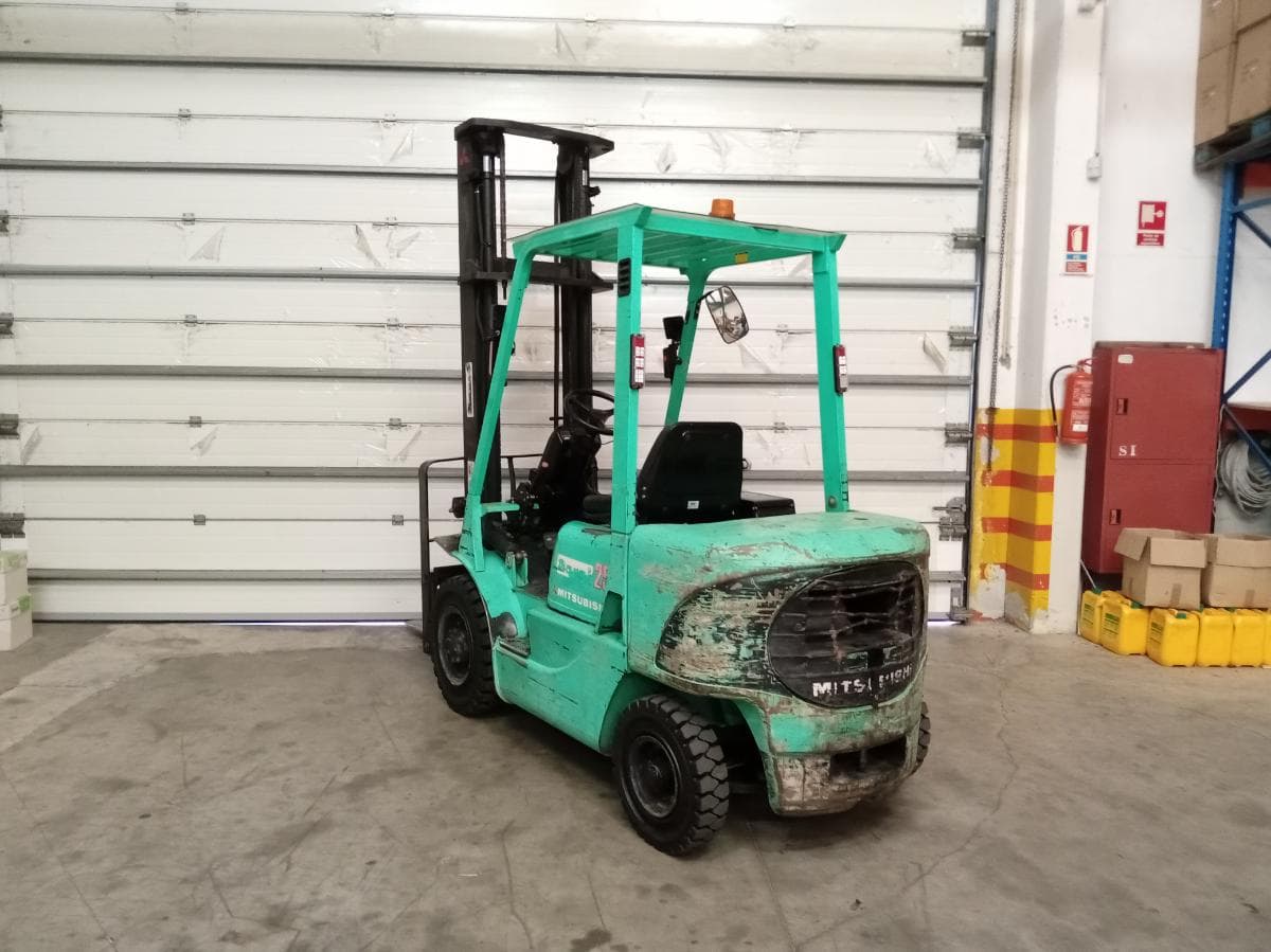 Empilhador Mitsubishi FD25K · Ano 1999 — imagem 4