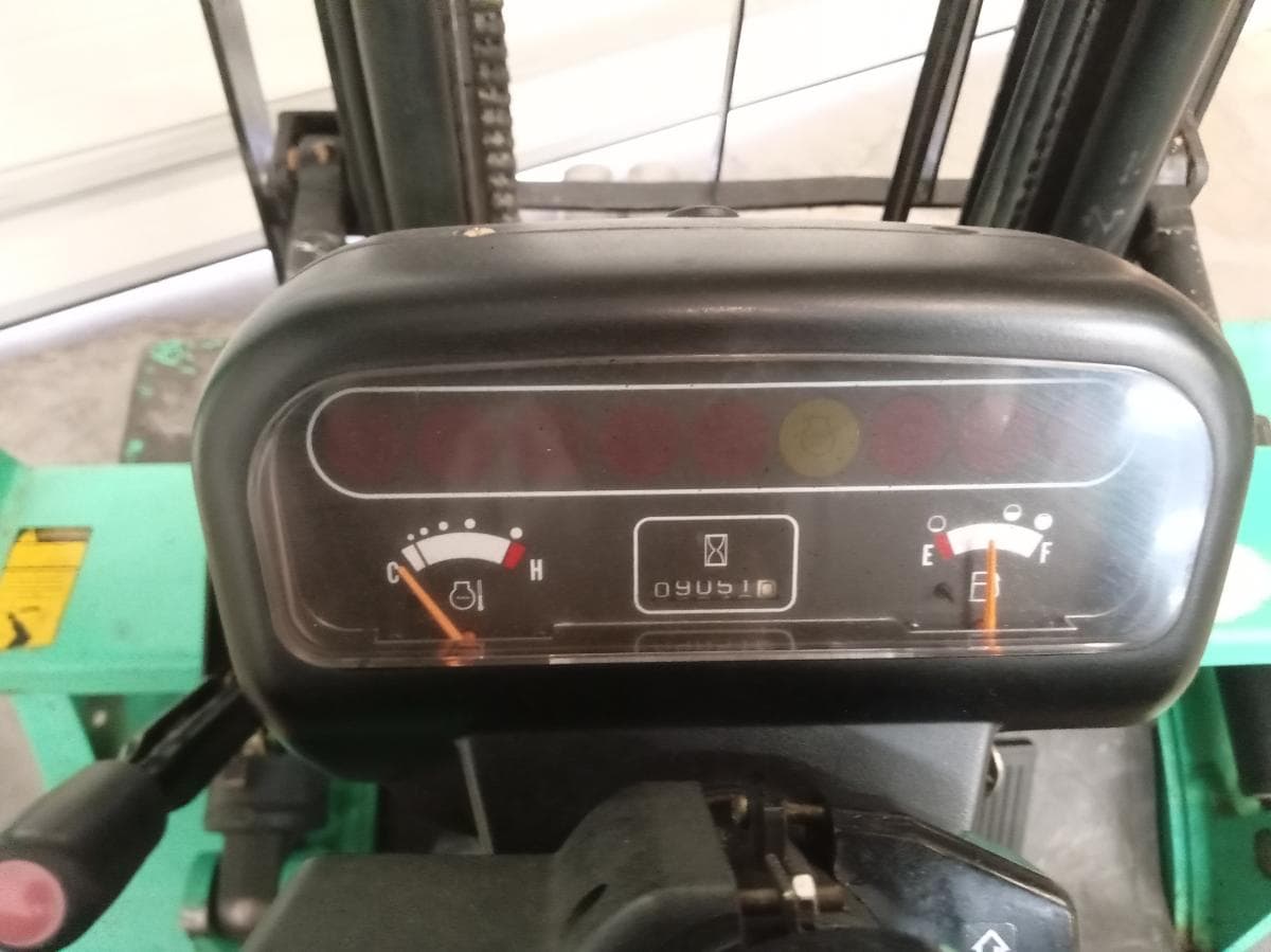 Empilhador Mitsubishi FD25K · Ano 1999 — imagem 8