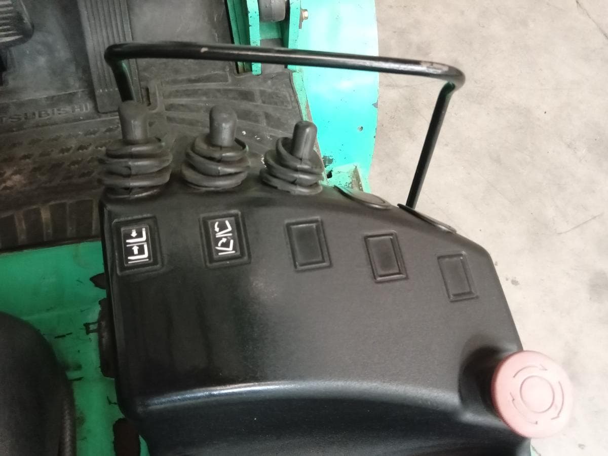 Empilhador Mitsubishi FD25K · Ano 1999 — imagem 10