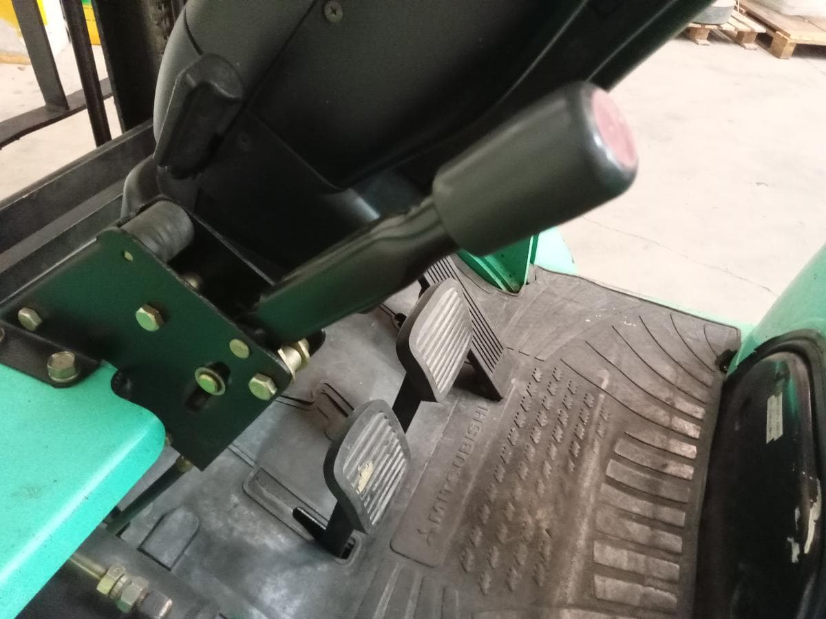 Empilhador Mitsubishi FD25K · Ano 1999 — imagem 7
