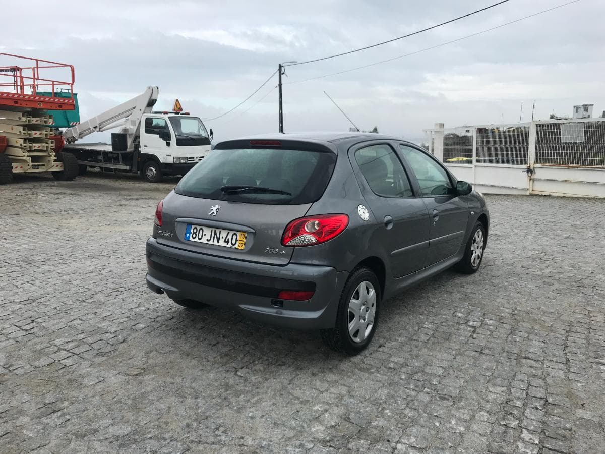 Peugeot 206+ · Ano 2010 — imagem 10