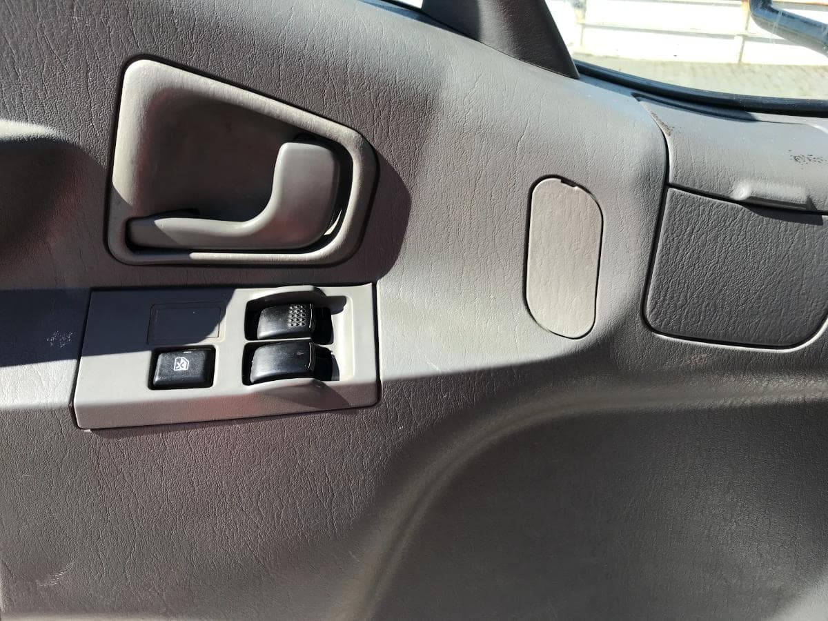 Mitsubishi Canter · Cabine Dupla · 6 Lugares · Ano 2000 — imagem 22