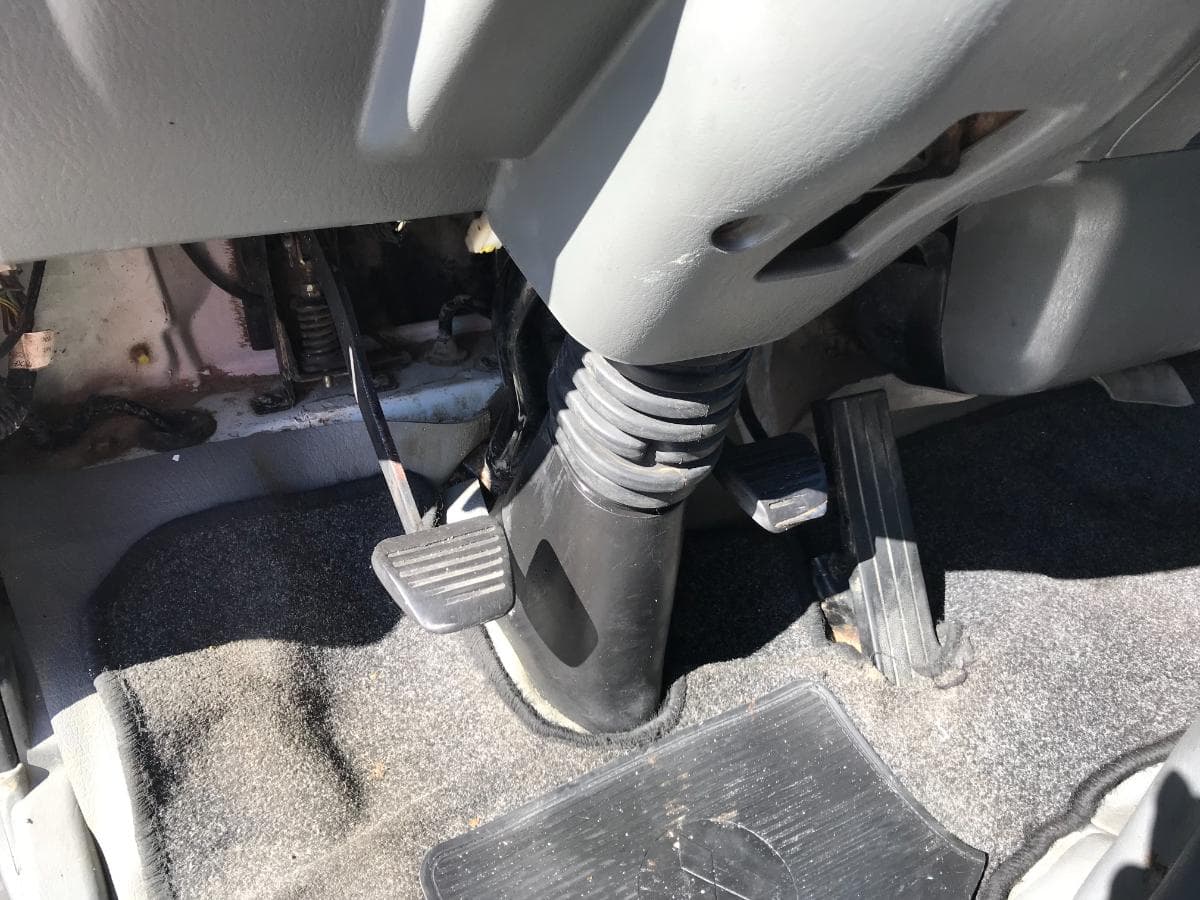 Mitsubishi Canter · Cabine Dupla · 6 Lugares · Ano 2000 — imagem 23