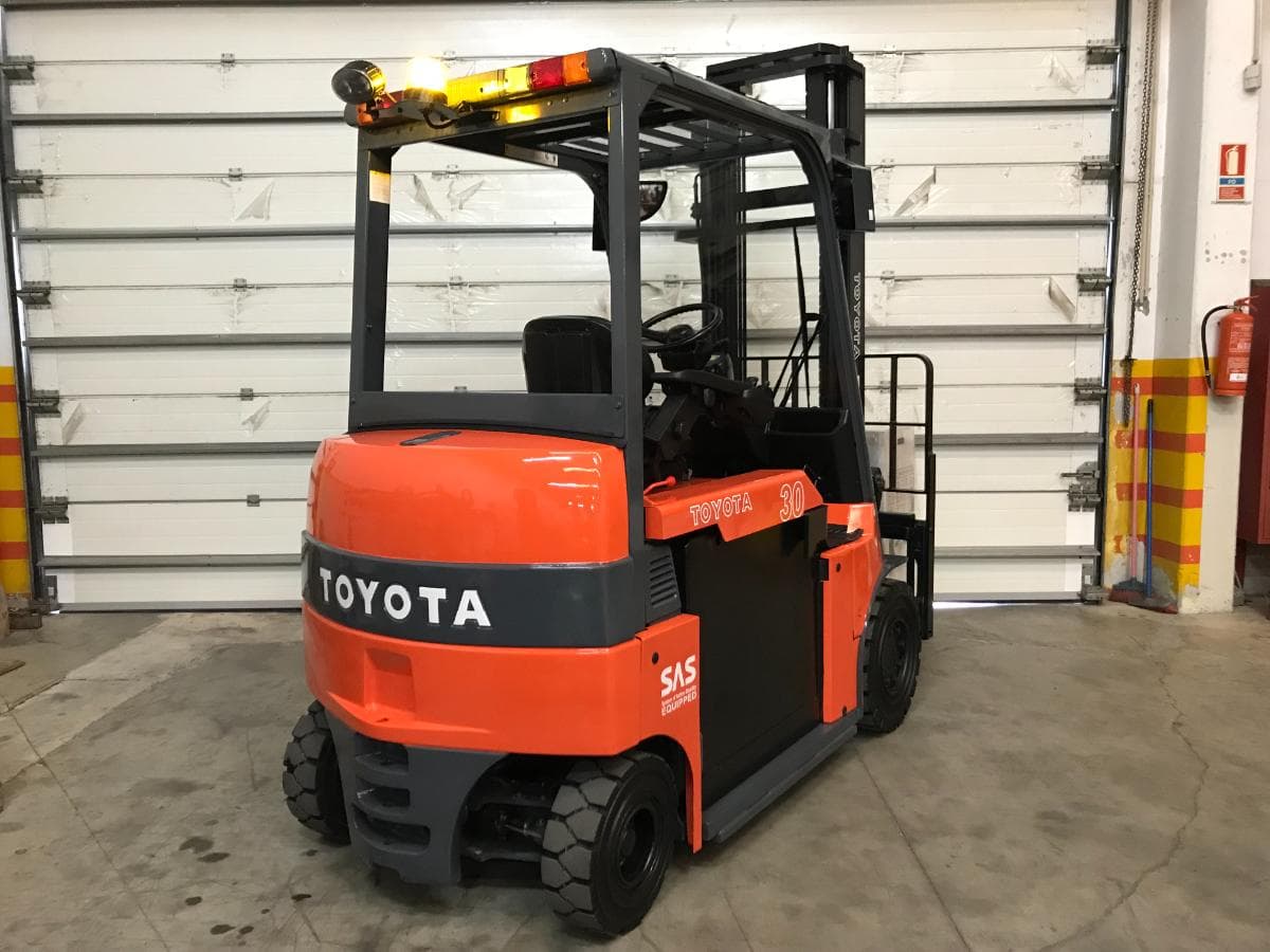 Empilhador Toyota 7FBM30 · 3000kgs — image 4