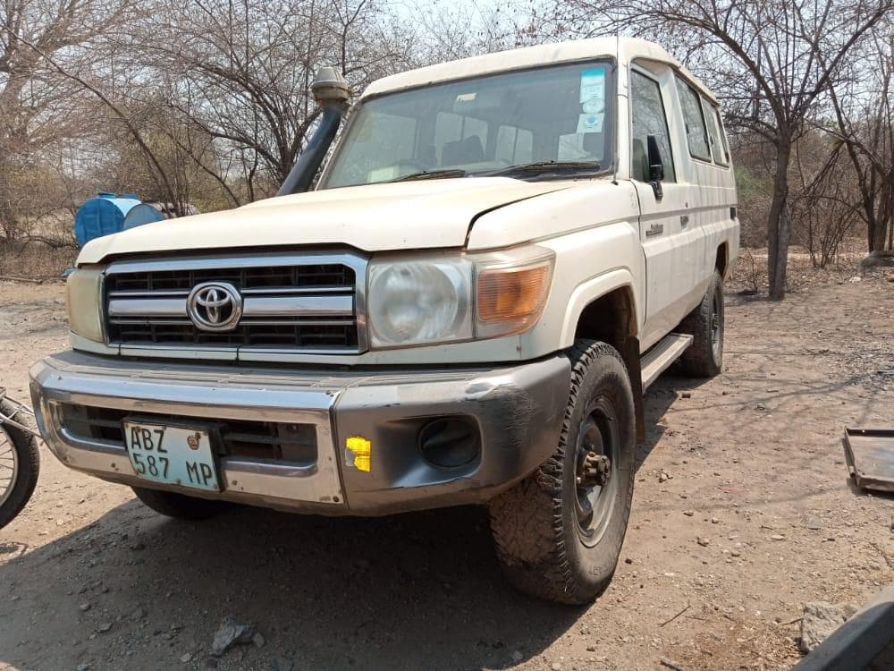 Toyota Landcruiser ·