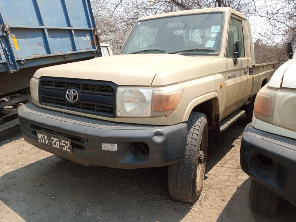 Toyota Landcruiser ·