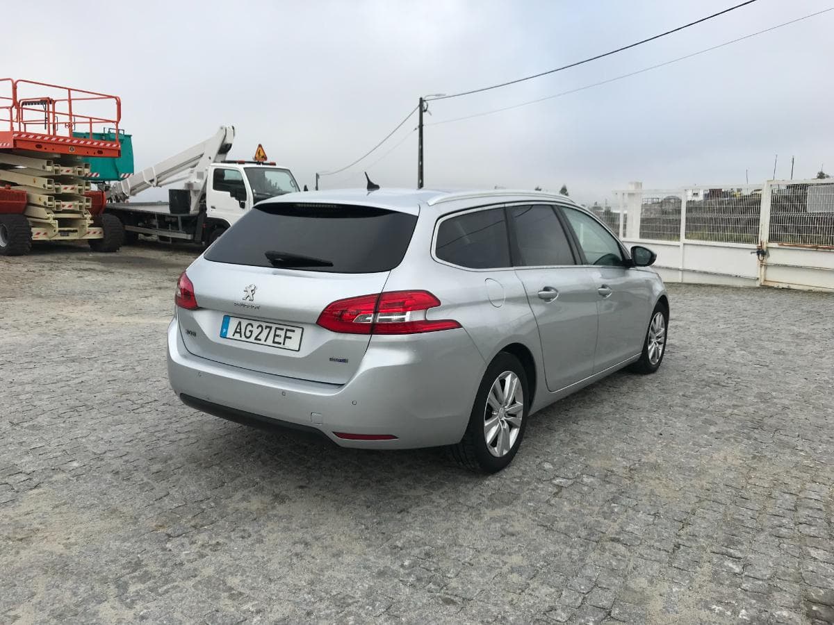 Peugeot 308 1.6 Blue HDI · Ano 2014 — imagem 4