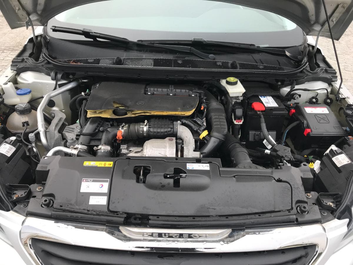 Peugeot 308 1.6 Blue HDI · Ano 2014 — imagem 11