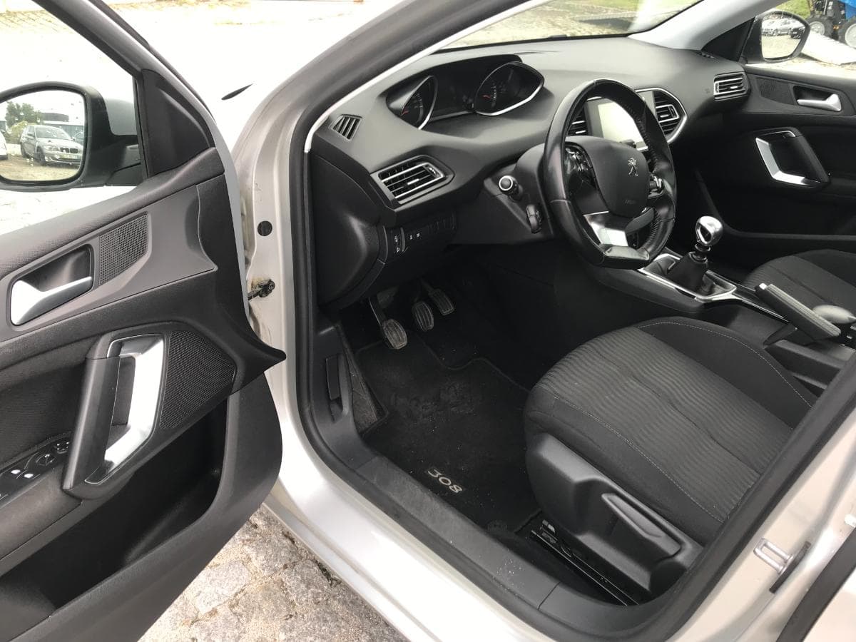 Peugeot 308 1.6 Blue HDI · Ano 2014 — imagem 20