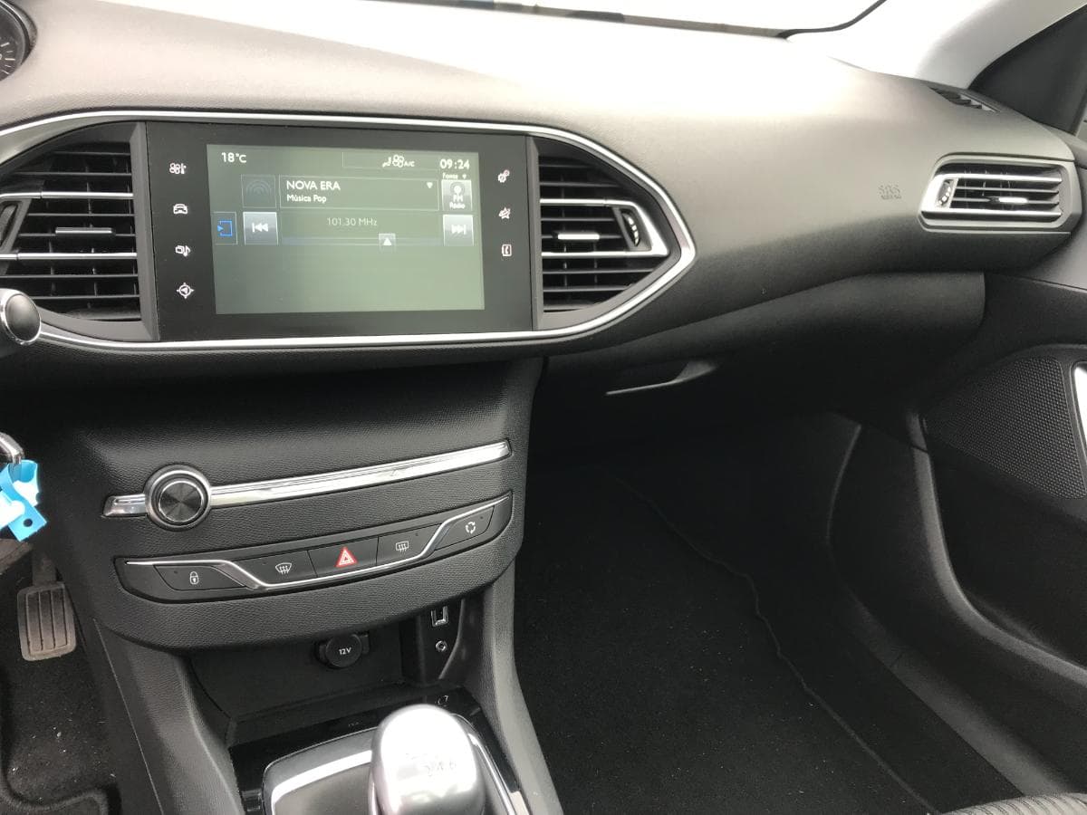 Peugeot 308 1.6 Blue HDI · Ano 2014 — imagem 24