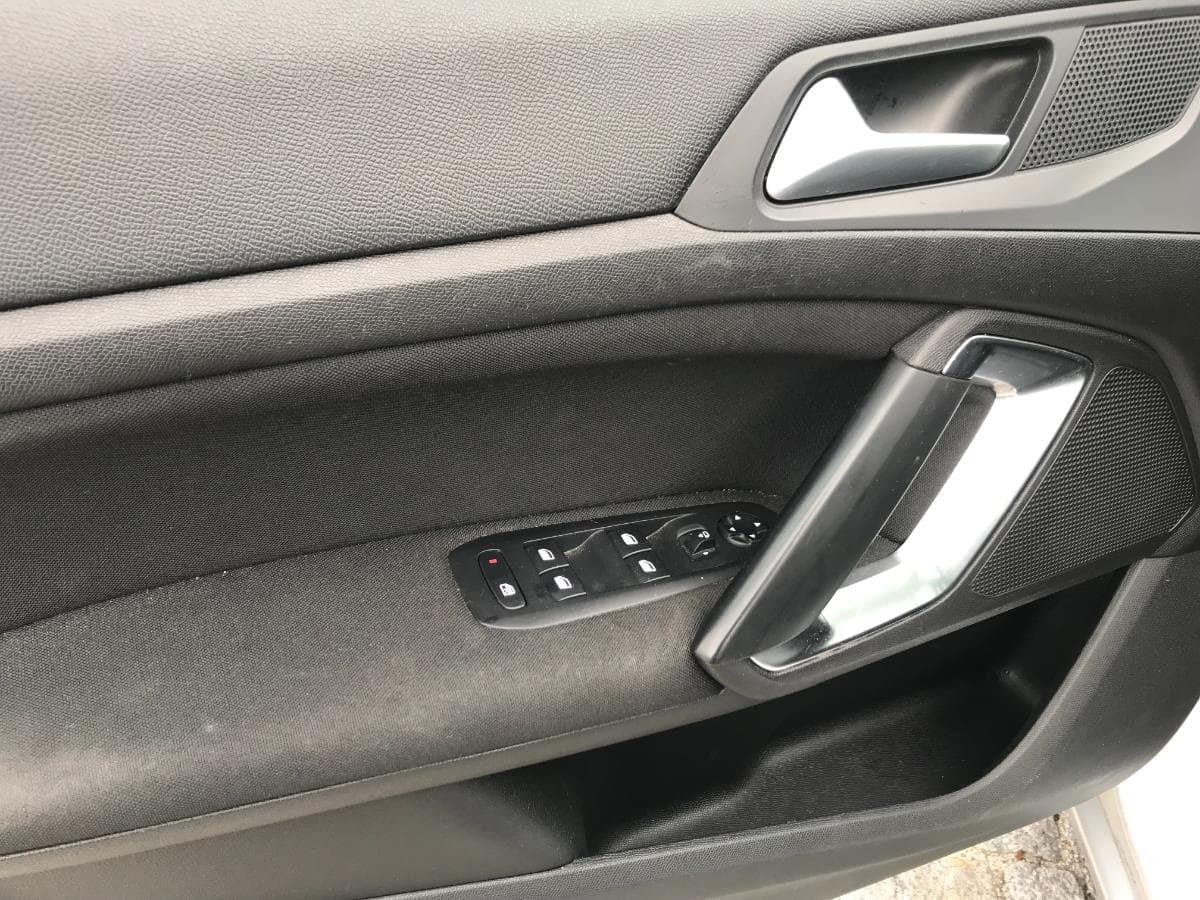 Peugeot 308 1.6 Blue HDI · Ano 2014 — imagem 26
